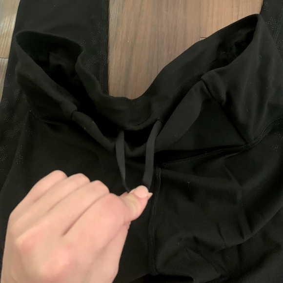 Lululemon “mapped out” high-rise leggings. Size 8 - Picture 10 of 10